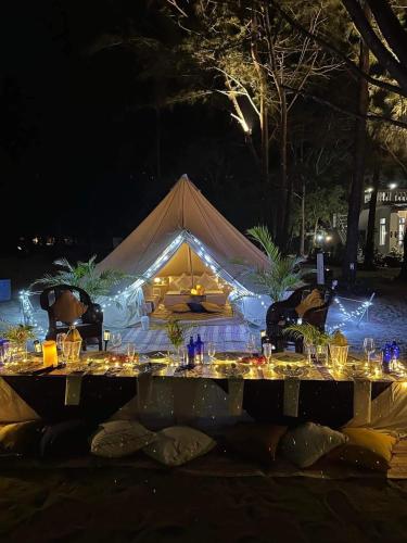 Puerto Silanguin Beach Resort and Cafe near Mount Balingkilat Puerto Silanguin Beach Resort and Cafe near Mount Balingkilat