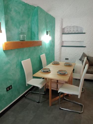 Létesítmények, Cueva Pilones in Cortes Y Graena Létesítmények, Cueva Pilones in Cortes Y Graena