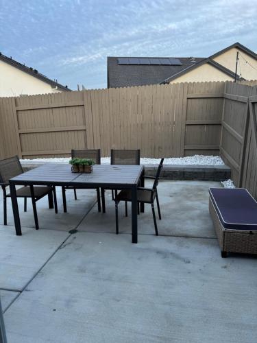 Balcony/terrace, Entire Cozy Guest Home in Highland Reserve Balcony/terrace, Entire Cozy Guest Home in Highland Reserve