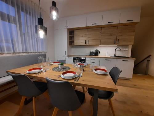 Konyha, Bella Vista by Mountain ways in Loucna Pod Klinovcem Konyha, Bella Vista by Mountain ways in Loucna Pod Klinovcem