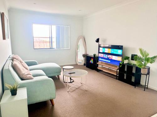 Coomera Family Home 10 Min away from Theme Parks! in Coomera Coomera Family Home 10 Min away from Theme Parks! in Coomera