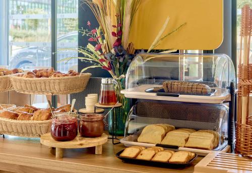 Food and beverages, B&B HOTEL Paris Creteil in Creteil Food and beverages, B&B HOTEL Paris Creteil in Creteil