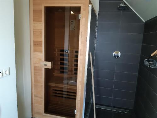 sauna, Gastenverblijf Lheederhof Lodge 3 in Dwingeloo sauna, Gastenverblijf Lheederhof Lodge 3 in Dwingeloo