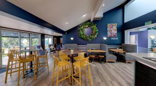 Μπυραρία/Σαλόνι, Tides Hotel in Nelson Μπυραρία/Σαλόνι, Tides Hotel in Nelson