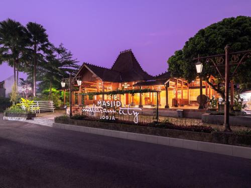 숙소 외관, 더 알라나 족자카르타 호텔 앤 컨벤션 센터 (The Alana Yogyakarta Hotel & Convention Center) in 족자카르타 / 욕야카르타 숙소 외관, 더 알라나 족자카르타 호텔 앤 컨벤션 센터 (The Alana Yogyakarta Hotel & Convention Center) in 족자카르타 / 욕야카르타