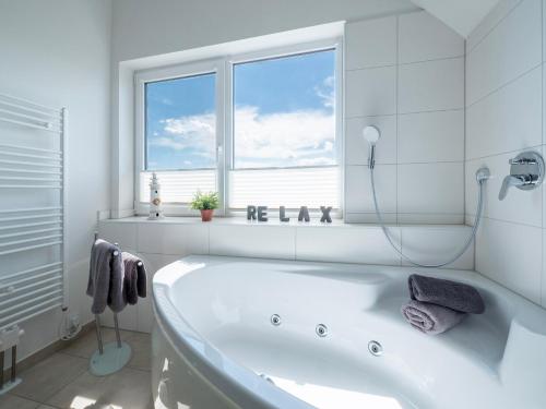 Łazienka, Maisonette Fewo Ostseeflair by Seeblick Ferien ORO, erste Wasserreihe, E-Säule (Maisonette Fewo Ostseeflair by Seeblick Ferien ORO, erste Wasserreihe, E-Saule) in Olpenitz Łazienka, Maisonette Fewo Ostseeflair by Seeblick Ferien ORO, erste Wasserreihe, E-Säule (Maisonette Fewo Ostseeflair by Seeblick Ferien ORO, erste Wasserreihe, E-Saule) in Olpenitz
