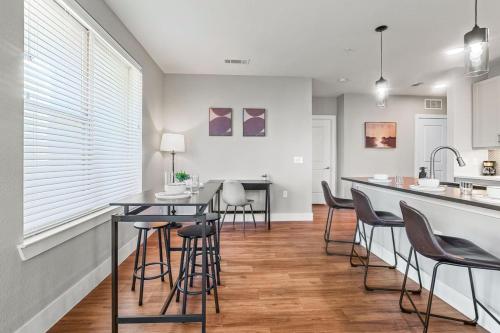 Attractive 2BD 2BA w Beautiful Pool in Fort Worth in ฟอสซิล ครีก Attractive 2BD 2BA w Beautiful Pool in Fort Worth in ฟอสซิล ครีก