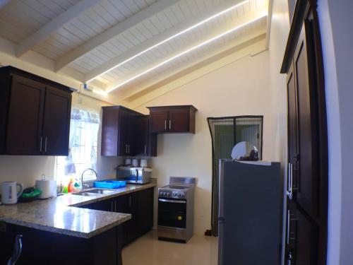 Harbour Oasis Retreat - Charming 2 Bedroom House in Old Harbour Harbour Oasis Retreat - Charming 2 Bedroom House in Old Harbour
