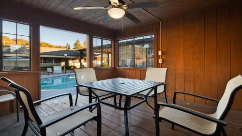 Πισίνα, Sonora Aladdin Motor Inn in Σονόρα(Καλιφόρνια) Πισίνα, Sonora Aladdin Motor Inn in Σονόρα(Καλιφόρνια)