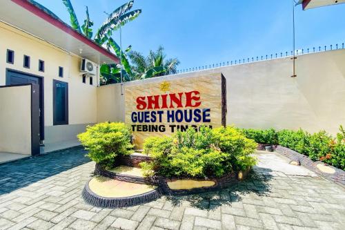 Comoditats, OYO 90773 Shine Guest House Syariah in Tebing Tinggi Comoditats, OYO 90773 Shine Guest House Syariah in Tebing Tinggi