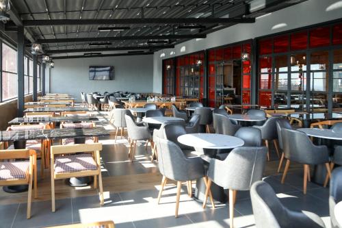 ห้องอาหาร, เอ็กซ์ปอยสต์ โฮเทล (EXPOIST HOTEL) in เบย์ลิกดูซู ห้องอาหาร, เอ็กซ์ปอยสต์ โฮเทล (EXPOIST HOTEL) in เบย์ลิกดูซู