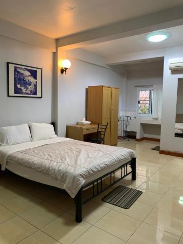 Pikul Apartment Hotel near Daeng Namnueng Pikul Apartment Hotel near Daeng Namnueng