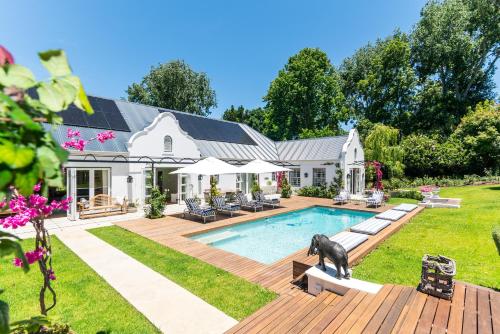 HOHENORT VILLA - exclusive near สวนพฤกศาสตร์แห่งชาติคีร์สเตนบอสช์ HOHENORT VILLA - exclusive near สวนพฤกศาสตร์แห่งชาติคีร์สเตนบอสช์