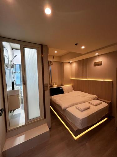 Guestroom, Smart Home Guesthouse: Top Choice for Double Occupancy in Hong Kong near Sky100 Hong Kong Observation Deck Guestroom, Smart Home Guesthouse: Top Choice for Double Occupancy in Hong Kong near Sky100 Hong Kong Observation Deck
