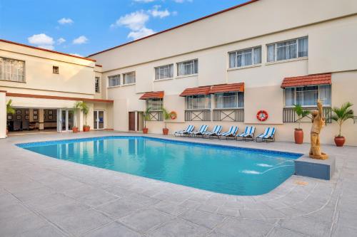Bassein, Protea Hotel Blantyre Ryalls in Blantyre Bassein, Protea Hotel Blantyre Ryalls in Blantyre