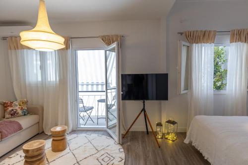 Votsala 5 Luxury Studio with Balcony in Piraeus
