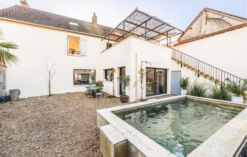 Swimming pool, Beautiful Home In Gommecourt in Sainte-Genevieve-les-Gasny Swimming pool, Beautiful Home In Gommecourt in Sainte-Genevieve-les-Gasny