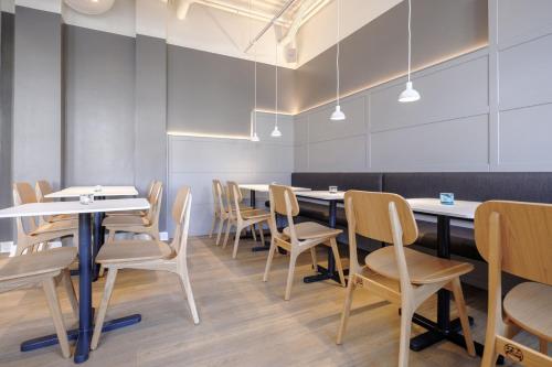 Food and beverages, Four Points Flex by Sheraton Roskilde in Roskilde Food and beverages, Four Points Flex by Sheraton Roskilde in Roskilde