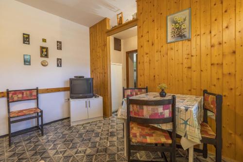Preiswertes Apartment nur 500 Meter zum Strand mit privater Terrasse, Grill - hundefreundlich in Jadranovo Preiswertes Apartment nur 500 Meter zum Strand mit privater Terrasse, Grill - hundefreundlich in Jadranovo