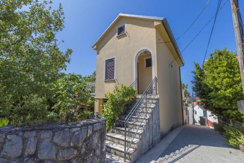 Preiswertes Apartment nur 500 Meter zum Strand mit privater Terrasse, Grill - hundefreundlich in Jadranovo Preiswertes Apartment nur 500 Meter zum Strand mit privater Terrasse, Grill - hundefreundlich in Jadranovo
