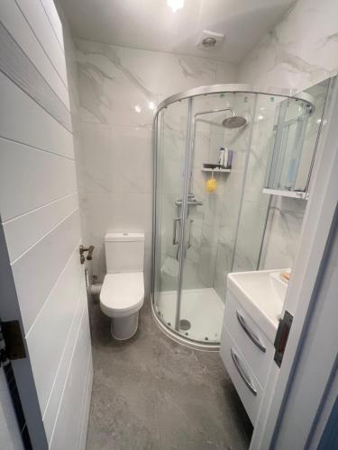 Shower, Barnhill Road in Greater London North West Shower, Barnhill Road in Greater London North West