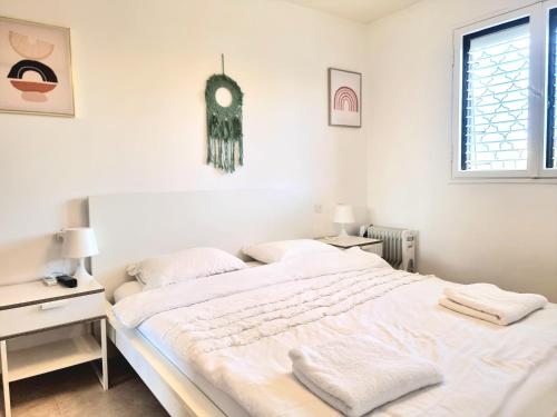 Luxury 2 Bedrooms Apartment in Tel Aviv- Renovated, 8Min walk to the Beach in Bat Yam Luxury 2 Bedrooms Apartment in Tel Aviv- Renovated, 8Min walk to the Beach in Bat Yam