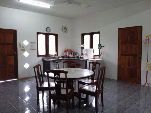 Homestay Idaman di Kuala Terengganu dengan 2 Bilik Aircond - Harga utk 1 rumah in Wyspy Perhentian Homestay Idaman di Kuala Terengganu dengan 2 Bilik Aircond - Harga utk 1 rumah in Wyspy Perhentian