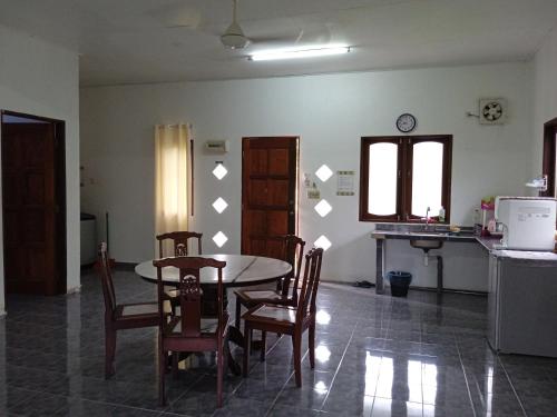 Homestay Idaman di Kuala Terengganu dengan 2 Bilik Aircond - Harga utk 1 rumah in Wyspy Perhentian Homestay Idaman di Kuala Terengganu dengan 2 Bilik Aircond - Harga utk 1 rumah in Wyspy Perhentian