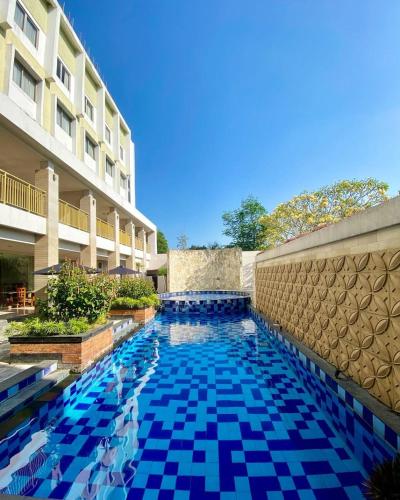 Swimming pool, Vrata Hotel Yogyakarta - Formerly Bueno Colombo Hotel in Prambanan Swimming pool, Vrata Hotel Yogyakarta - Formerly Bueno Colombo Hotel in Prambanan