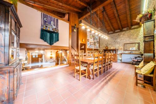 Authentic Andorran mountain cabin, near the lake and 10'city center in Engolasters Authentic Andorran mountain cabin, near the lake and 10'city center in Engolasters