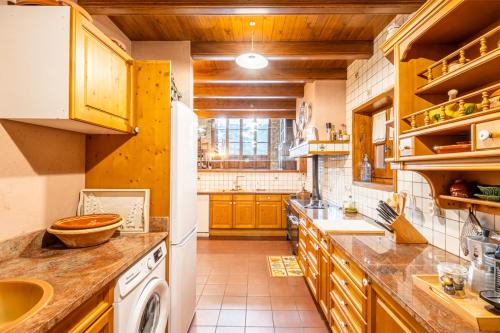 Authentic Andorran mountain cabin, near the lake and 10'city center in Engolasters Authentic Andorran mountain cabin, near the lake and 10'city center in Engolasters
