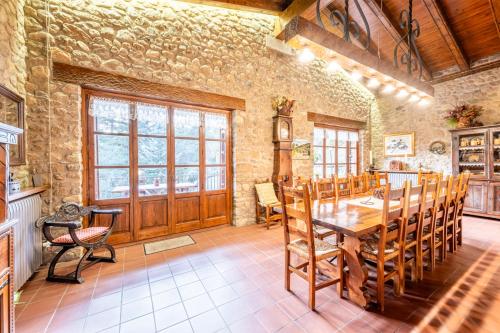 Authentic Andorran mountain cabin, near the lake and 10'city center in Engolasters Authentic Andorran mountain cabin, near the lake and 10'city center in Engolasters