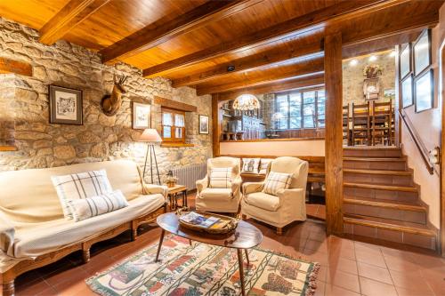 Authentic Andorran mountain cabin, near the lake and 10'city center in Engolasters Authentic Andorran mountain cabin, near the lake and 10'city center in Engolasters