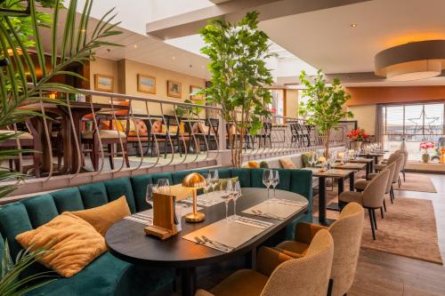 Restaurant, Two Brothers Noordwijk Beach in Noordwijk Restaurant, Two Brothers Noordwijk Beach in Noordwijk