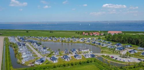 Comfortabel en modern ingericht huis met uitzicht op het meer 28 in Kapelle Comfortabel en modern ingericht huis met uitzicht op het meer 28 in Kapelle