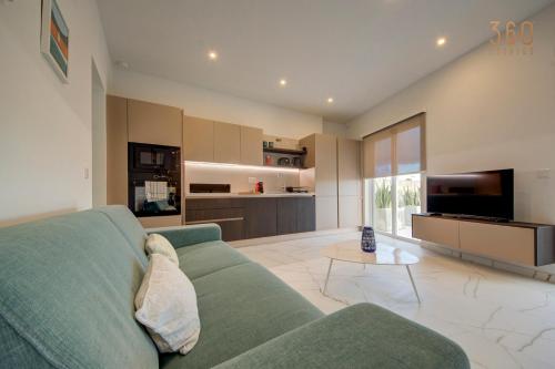 Közös társalgó / TV, Modern apartment with spacious terrace in Attard by 360 Estates in Attard Közös társalgó / TV, Modern apartment with spacious terrace in Attard by 360 Estates in Attard