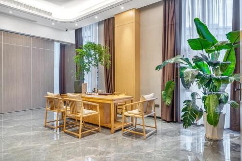 汀柏岚Ting bai lan, Kunming Changshui International Airport in Kunming 汀柏岚Ting bai lan, Kunming Changshui International Airport in Kunming