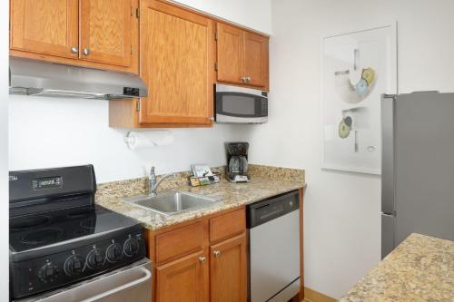 Cocina, TownePlace Suites Findlay in Findlay Cocina, TownePlace Suites Findlay in Findlay