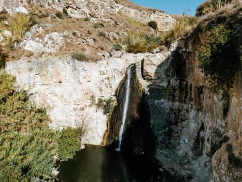 בקתת המפל הלבן in Eliad בקתת המפל הלבן in Eliad