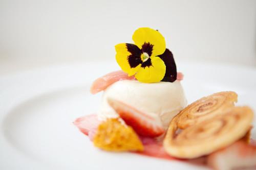 This photo about Manor by the Lake shared on HyHotel.com