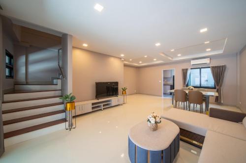 Long-term renting benefits Jomtien Beach The Venice Villa in Huai Yai Long-term renting benefits Jomtien Beach The Venice Villa in Huai Yai