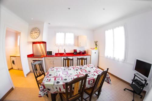 Cocina, Appartements - Chez Alice in Salies-de-Bearn Cocina, Appartements - Chez Alice in Salies-de-Bearn