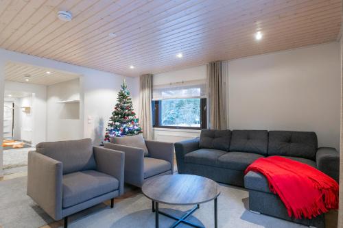 Cozy villa near Santa Park