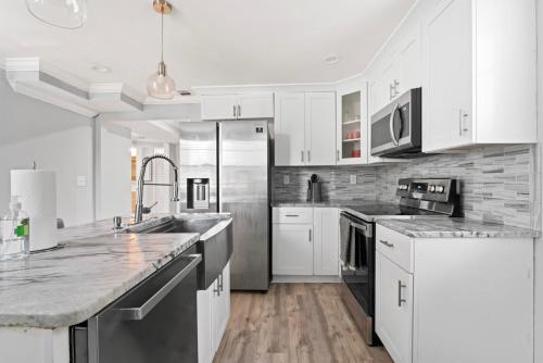 Luxurious 4BR-4BA Private Duplex in ATL in Pittsburgh Luxurious 4BR-4BA Private Duplex in ATL in Pittsburgh