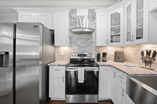 Luxurious 4BR-4BA Private Duplex in ATL in Pittsburgh Luxurious 4BR-4BA Private Duplex in ATL in Pittsburgh