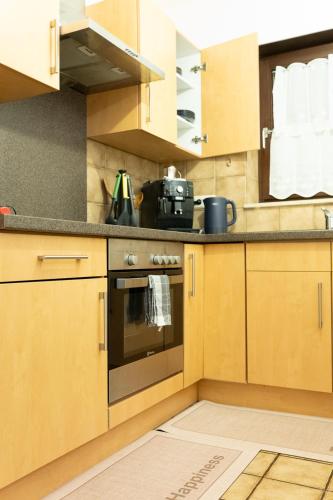 Konyha, Willkommen im Taros Home - Deluxe Apartment, der Wohlfuhl Oase mit Balkon, HiFi Music, Coffee, 3 Bet in Herrenberg Konyha, Willkommen im Taros Home - Deluxe Apartment, der Wohlfuhl Oase mit Balkon, HiFi Music, Coffee, 3 Bet in Herrenberg