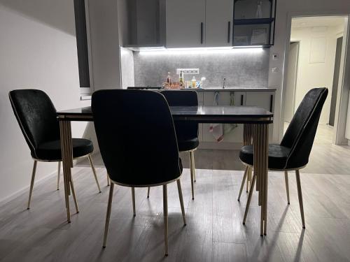 Kitchen, Modern apartment close to Tram and Airport, free parking in Prague 17 Kitchen, Modern apartment close to Tram and Airport, free parking in Prague 17