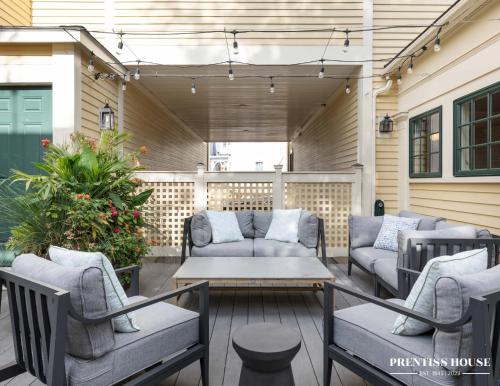 Prentiss House by Thatch in Aggasiz-Harvard Prentiss House by Thatch in Aggasiz-Harvard