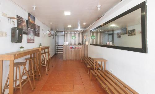 Lobby, RedDoorz near OWWA Pasay near Libertad LRT Station Lobby, RedDoorz near OWWA Pasay near Libertad LRT Station