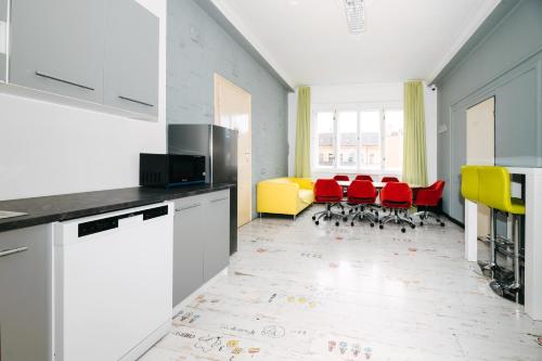 Kitchen, Old Prague Hostel near Hlavní Nádraží Metro station Kitchen, Old Prague Hostel near Hlavní Nádraží Metro station